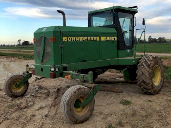 John Deere 4890 Windrower with 2 Fronts