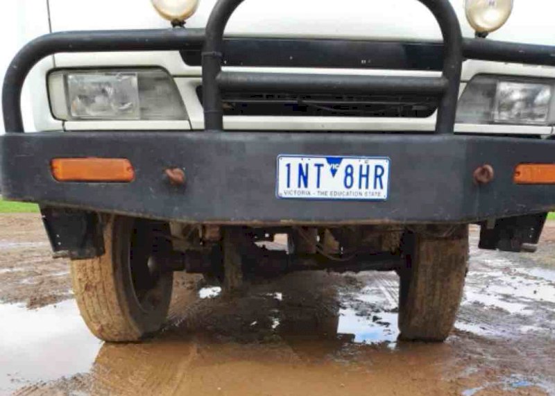 2002 Isuzu 550 4x4 Tray Truck