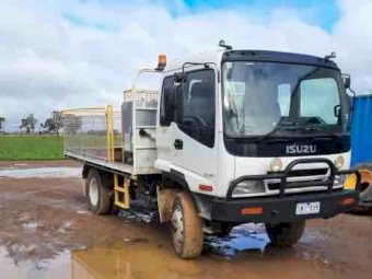 2002 Isuzu 550 4x4 Tray Truck