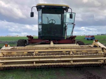 New Holland 2550 Windrower