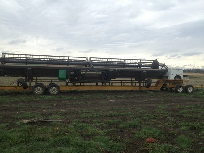 John Deere 9760 Header with 2009 40’ tine reel Midwest front with Coolamon steelworks comb trailer