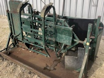 Arrow sheep Handler, Lister overhead Gear and Weigh Crate
