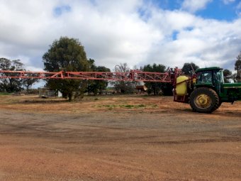 2004 3PL Hardie sprayer