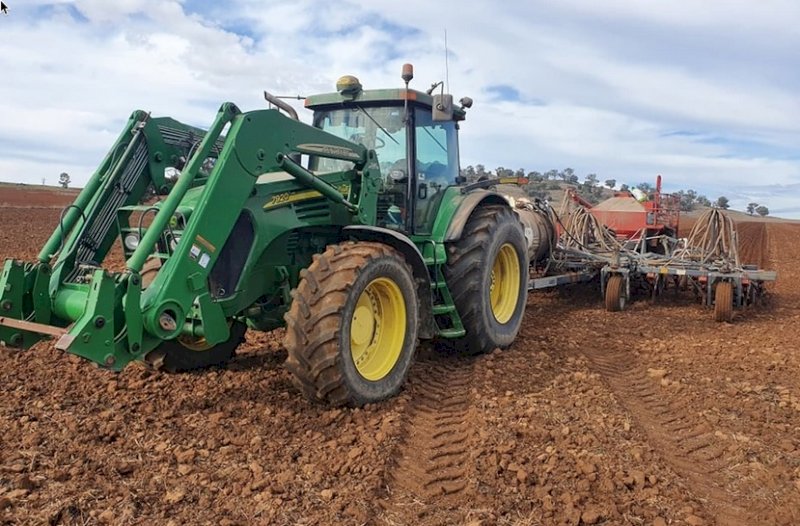 2005 John Deere 7920 Tractor