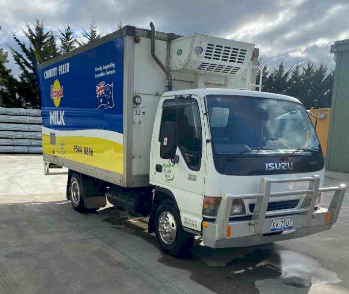 1998 Isuzu NPR Refridgerated Truck