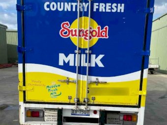 1998 Isuzu NPR Refridgerated Truck