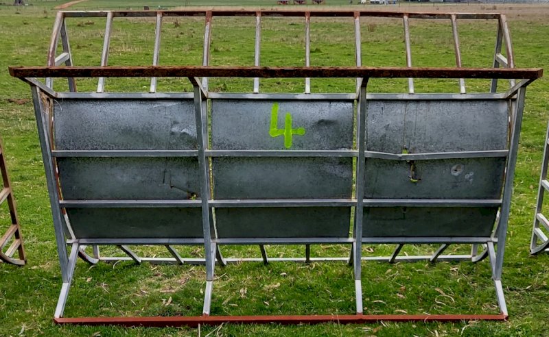 Under Auction - (A156)  Paton Hay Cradle 