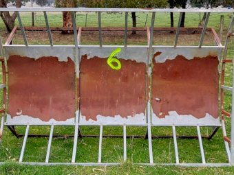 Under Auction - (A156)  Paton Hay Cradle 