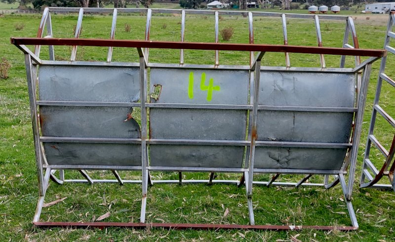 Under Auction - (A156)  Paton Hay Cradle 