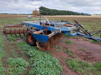 Under Auction - (A155)  Grizzly 40 Plate Two Way Disc Plough 