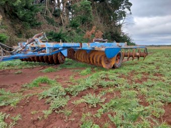 Under Auction - (A155)  Grizzly 40 Plate Two Way Disc Plough 