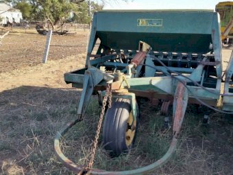 Versatile Noble 2000 Direct Drill