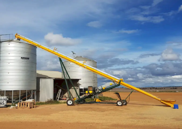 Self Propelled NEW Commander Ag-Quip Auger