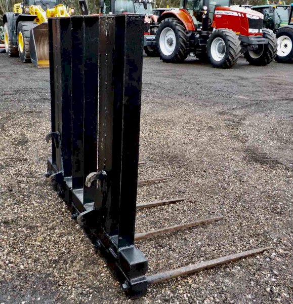 Heavy Duty 2500 kg Tractor Pallet Fork Attachment