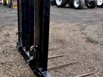 Heavy Duty 2500 kg Tractor Pallet Fork Attachment