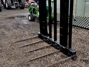 Heavy Duty 2500 kg Tractor Pallet Fork Attachment