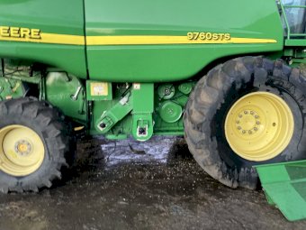 John Deere 9760 Header with 2004 40’ Tine Reel Midwest Crophawk Front