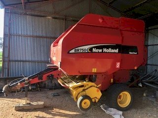 New Holland BR750 Round Baler