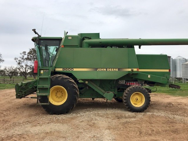John Deere 9600 with 36ft Tin Front with Trailer