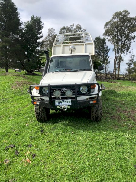 2002 Toyota Landcruiser with Tipping Tray