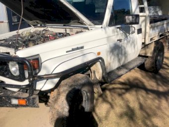 2002 Toyota Landcruiser with Tipping Tray