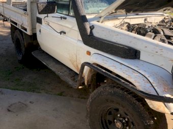 2002 Toyota Landcruiser with Tipping Tray