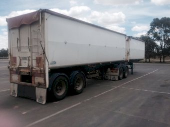 2005 19m Rhino B-Double Tippers