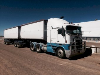 2005 19m Rhino B-Double Tippers