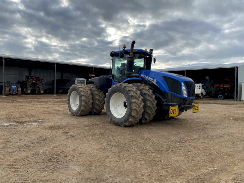 2011 New Holland T9.505 Tractor