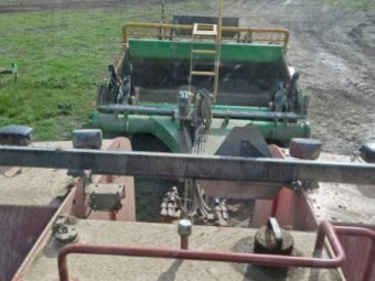 2009 Steiger STX 335 hooked with 2018 3.2m JNR L10.8E Landplane