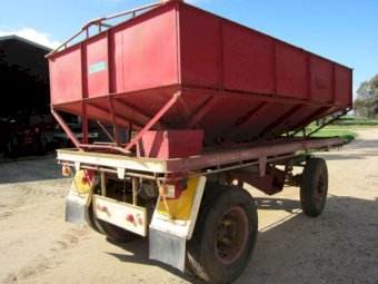 Flat Top Dog Trailer with removable Dunstan Grain Bin.