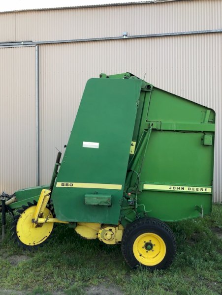 John Deere 550 Round Baler