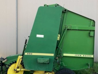 John Deere 550 Round Baler