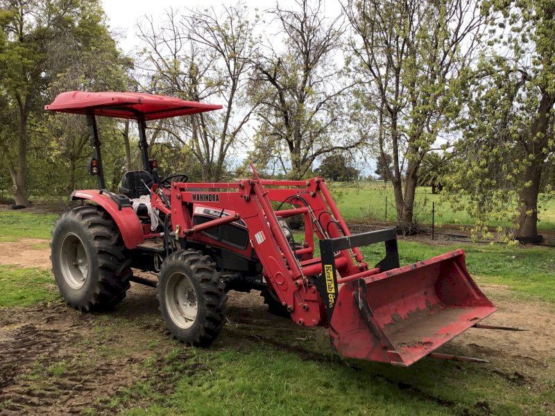 2016 Mahindra 5035 Tractor