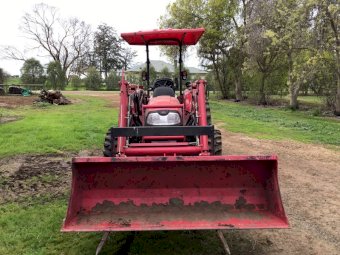 2016 Mahindra 5035 Tractor