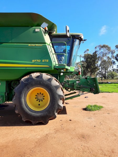 2012 John Deere 9770 STS 4WD with 2012 John Deere 640D Front (40ft) & Trailer
