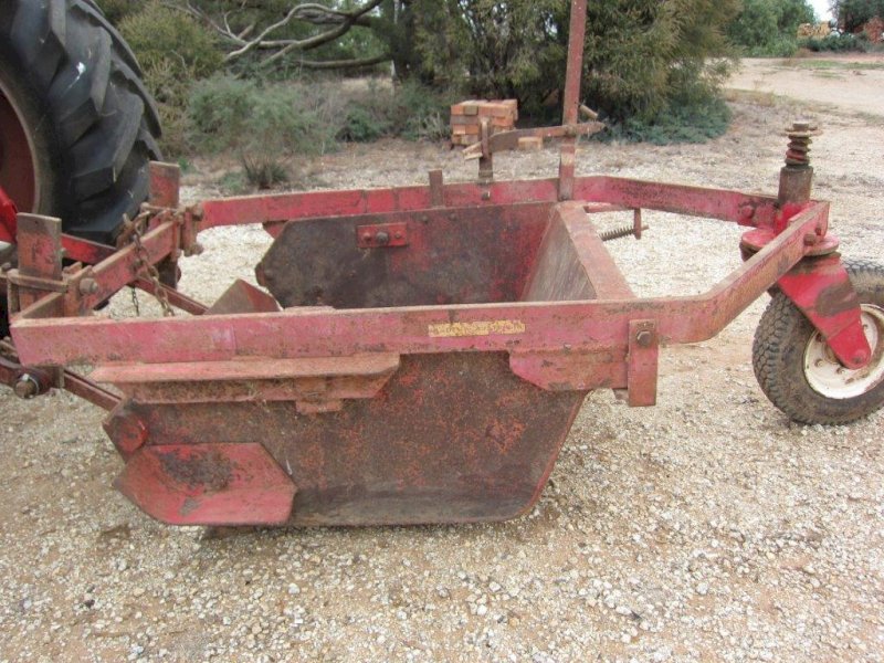 McCormack International 2pl Earth Scoop