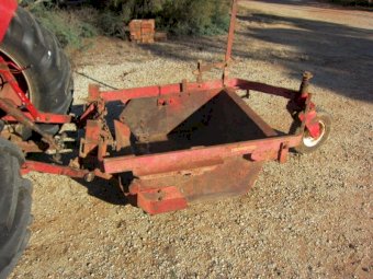 McCormack International 2pl Earth Scoop