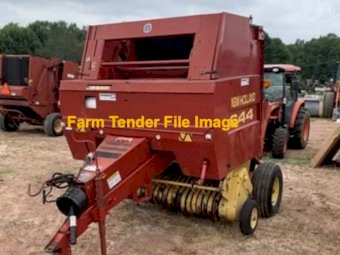 New Holland 644 Round Baler