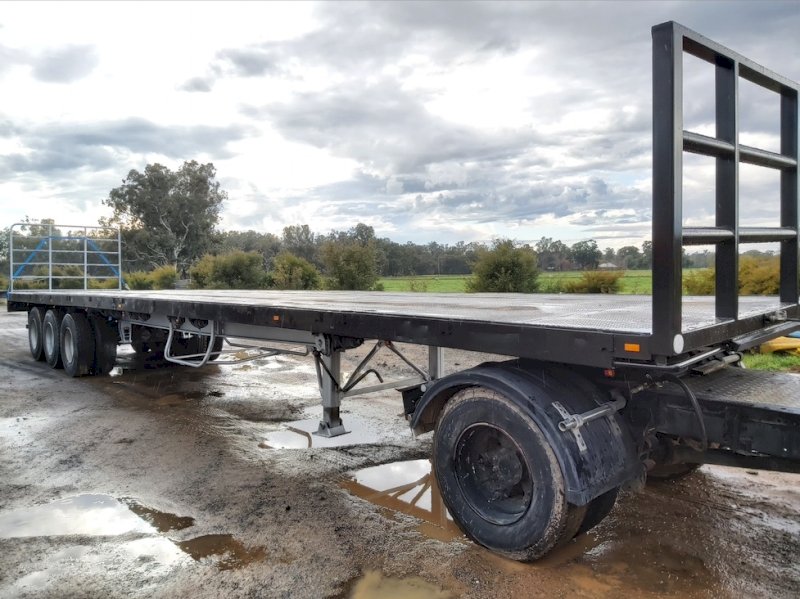 1991 Freighter Flat Top 48 ft Triaxle Trailer