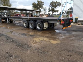 1991 Freighter Flat Top 48 ft Triaxle Trailer