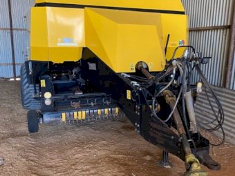 2011 New Holland BB960A Baler