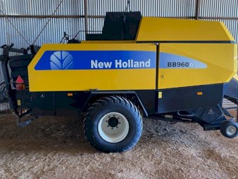 2011 New Holland BB960A Baler