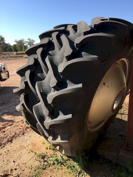 Firestone 520/85R42 Tyres & Rims x 2