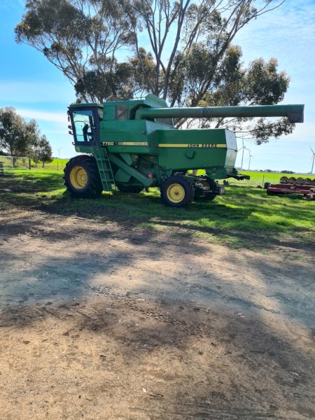 John Deere 7720 Titan ll with 30 ft Front