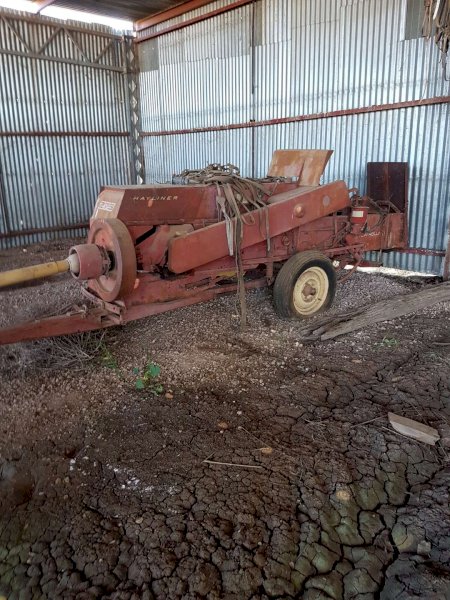 New Holland 275 Baler