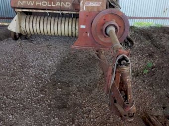 New Holland 275 Baler