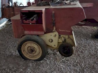 New Holland 275 Baler