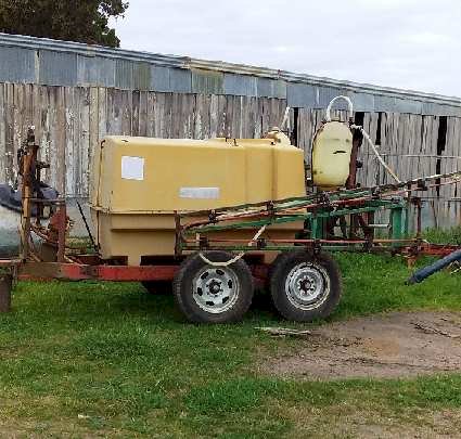 Hardi 2400L Boom Spray