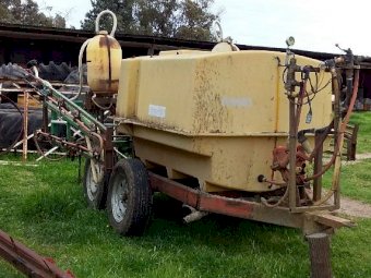 Hardi 2400L Boom Spray